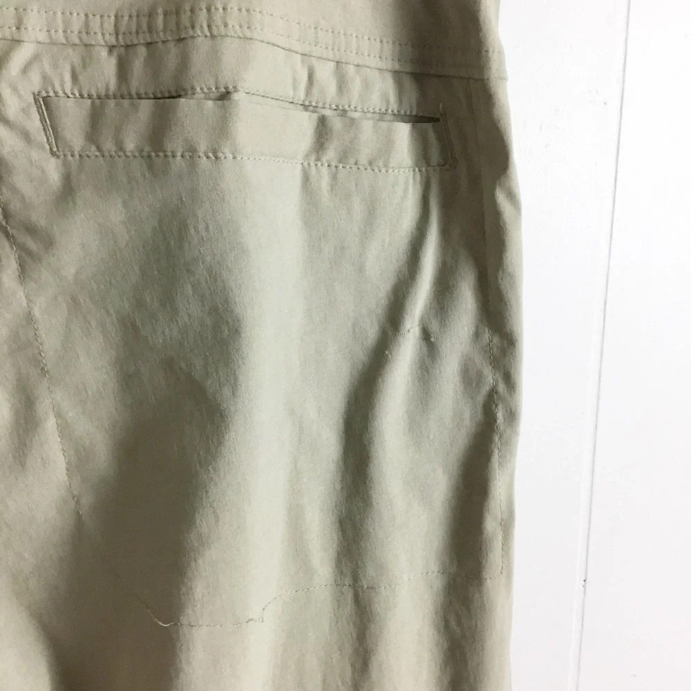 Columbia Men's Beige Omni Shield hiking Pants / Shorts Size 38x32